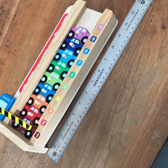 Melissa & Doug Colorful counting car parking and magnetic counting maze Farm - Picture 13 of 15